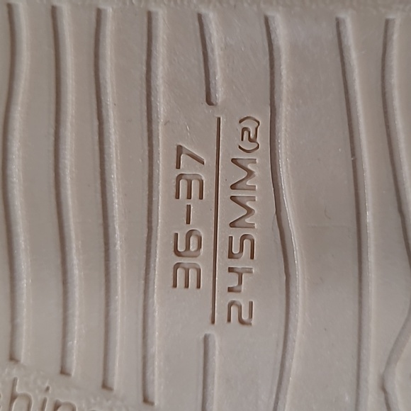 Slippers - Picture 4 of 4